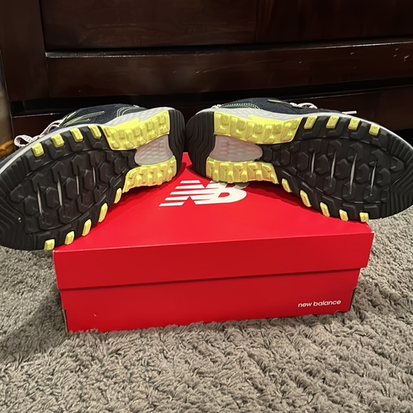 New Balance Women’s Wide Width Running Sneaker, Like New!! - Picture 2 of 6